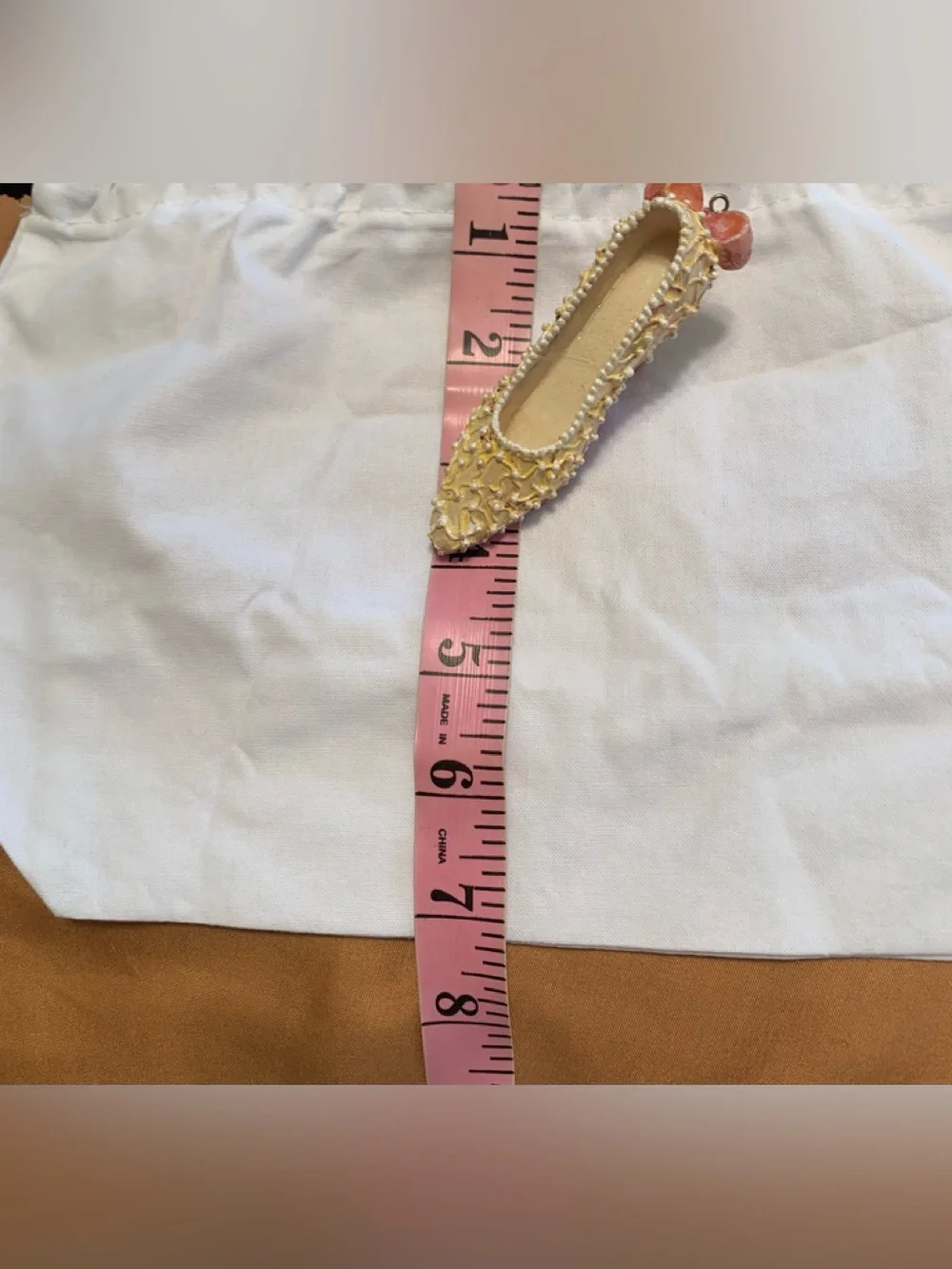 CHANEL white smaller oblong drawstring dust bag VVGUC++